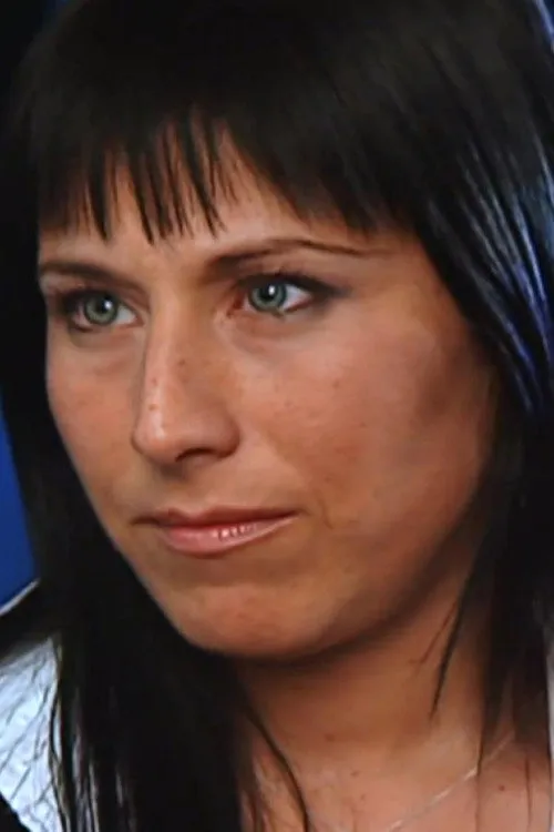 Elvira López interpretando a 