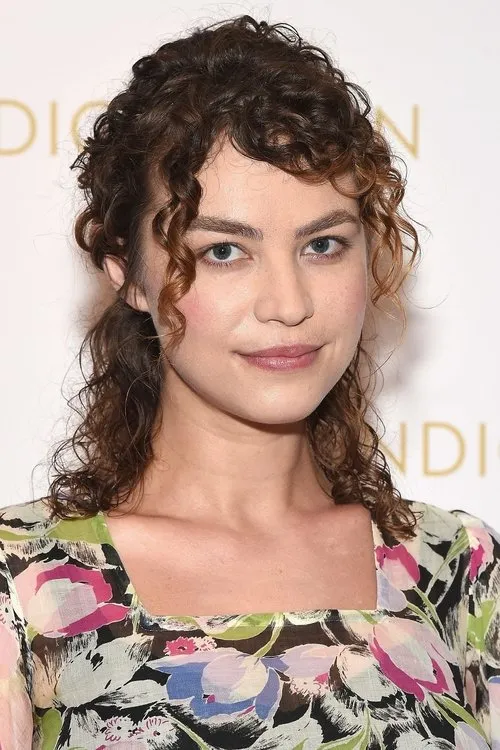 Amie Farrell ha trabajado con Elvy en 1 ocasiones