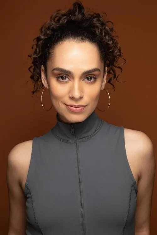 Emalia — personaje: Izzy James