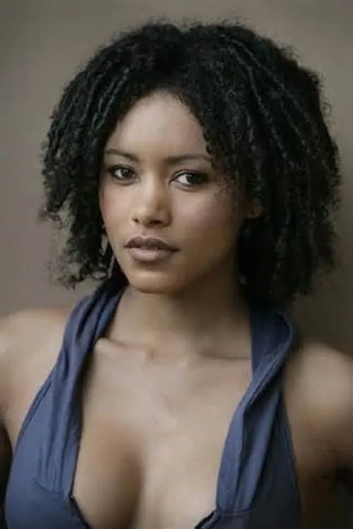 Emelia Burns interpretando a Caterer