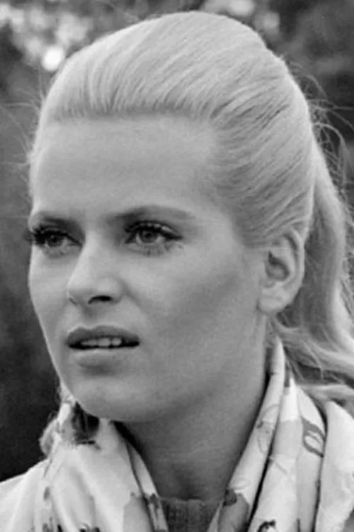 Emely Reuer — personaje: Dr. Barbara Kersten