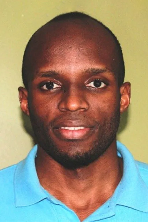 Emery Habwineza interpretando a Ducarmel