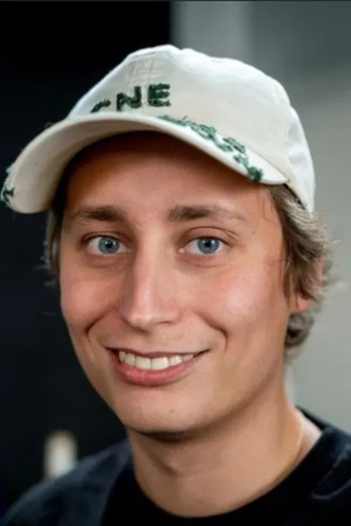 Joel Adolphson ha trabajado con Emil Beer en 4 ocasiones