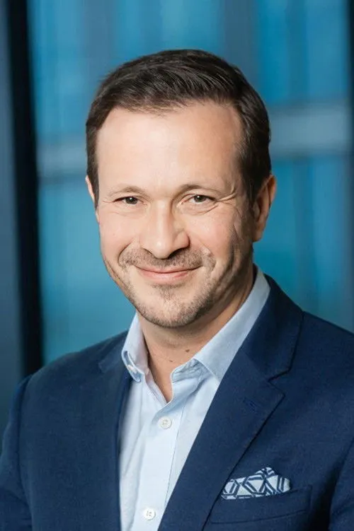 Emil Huraj interpretando a 