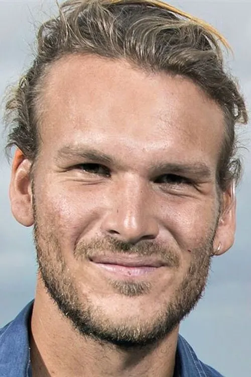 Emil Midé Erichsen — personaje: Vært