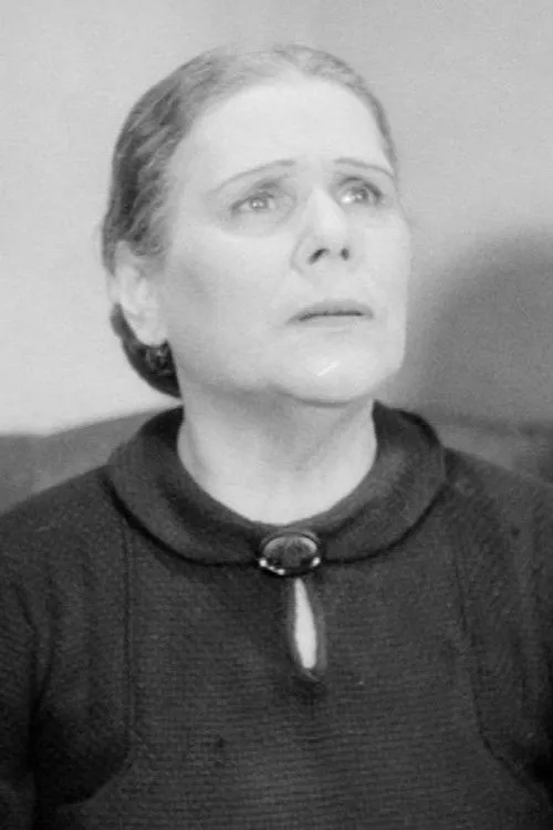 Emilia D'Oliveira interpretando a Emília Morais