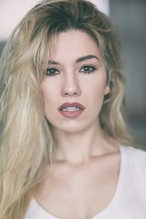 Malek Oudjail ha trabajado con Emilie Parvillers en 1 ocasiones