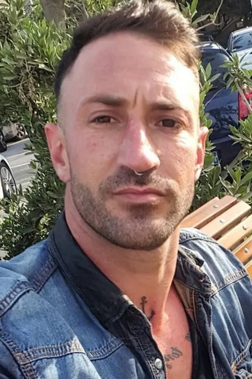 Emilio Ardana interpretando a Marco