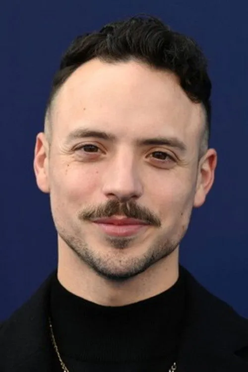 Emilio Dosal interpretando a Levelz Crew