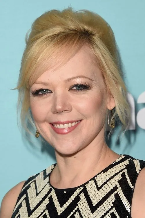 Emily Bergl interpretando a Helga