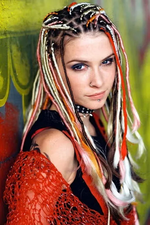 Emily Corrie interpretando a Anna
