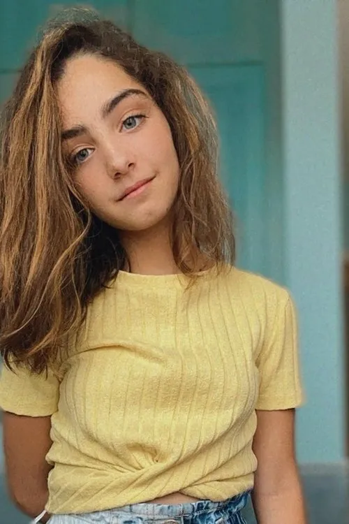 Emily d'Augelli interpretando a Emily Caronte