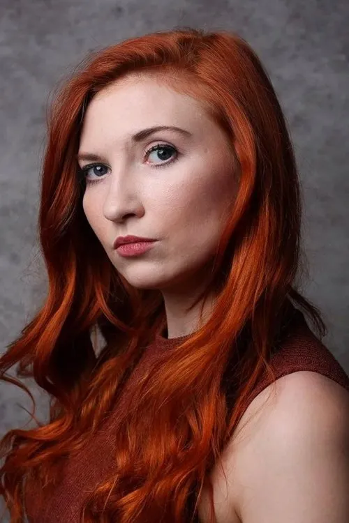 Emily-Jane Jones interpretando a Daisy