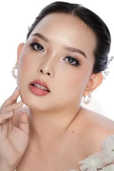 Julian Roxas ha trabajado con Emily Louise Lustan en 1 ocasiones