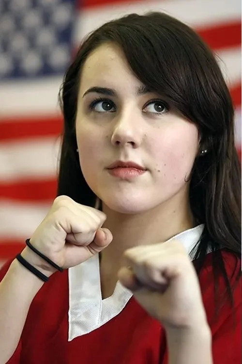 Emily Roeske interpretando a Sophie Piper