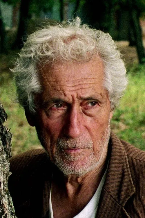 Emin Ceylan interpretando a Dede (as M. Emin Ceylan)