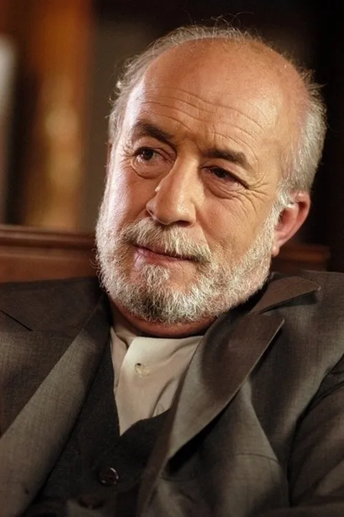 Foto de perfil del actor Emin Olcay en el reparto