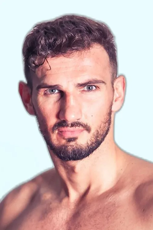 Emir Ahmatovic interpretando a Self