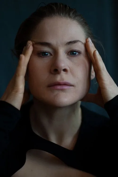 Emma Broomé — personaje: Lina