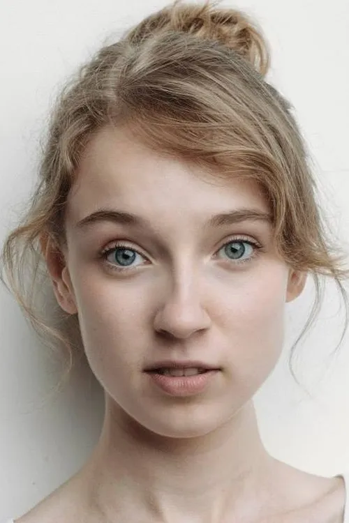 Maya Gerber ha trabajado con Emma Curtis en 1 ocasiones