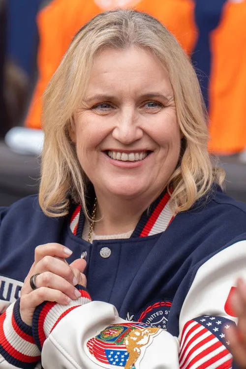 Emma Hayes — personaje: Herself