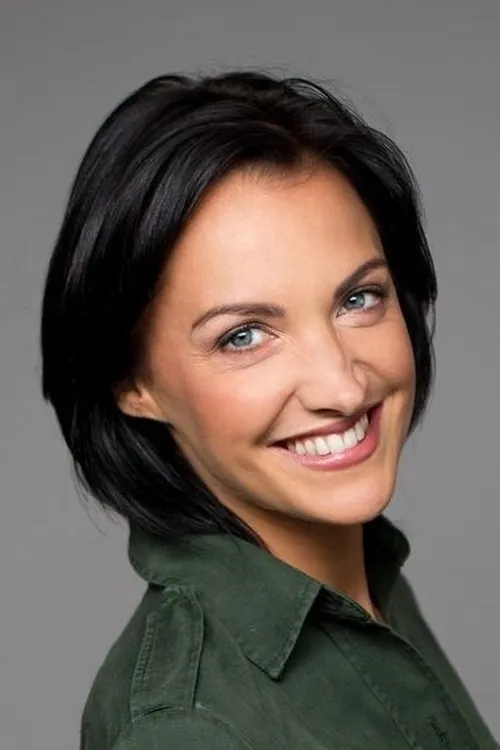 Emma Hunter interpretando a Lauren Brady