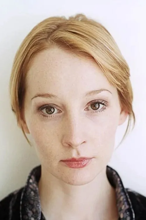 Emma Lowndes interpretando a Leisl 'Lee' Moogan