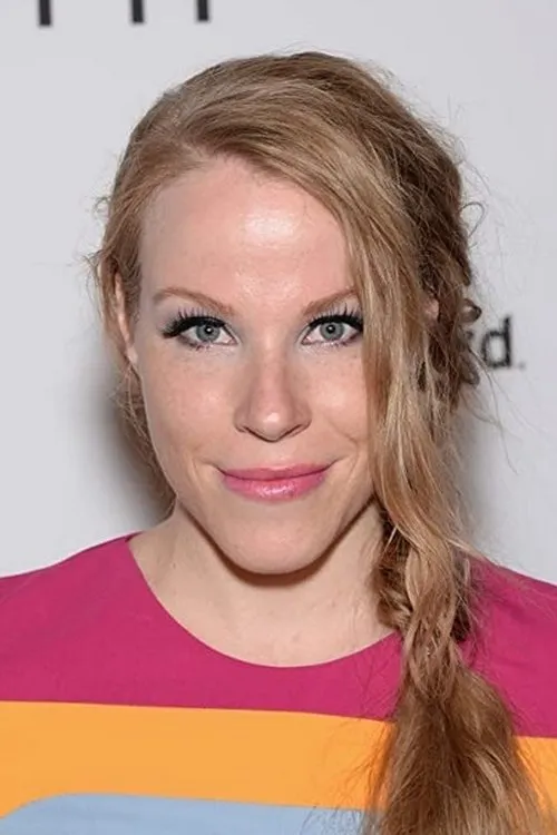 Emma Myles interpretando a Betsy