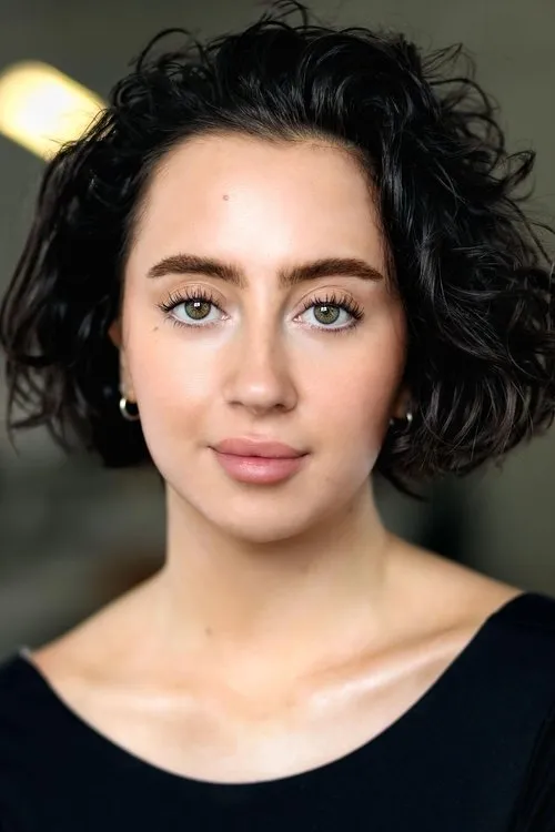 Emma Snow interpretando a 