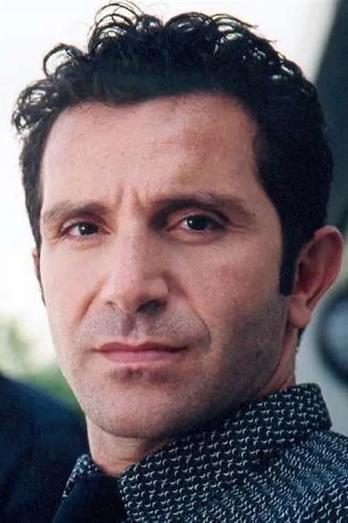 Emmanuel Quatra interpretando a Marty