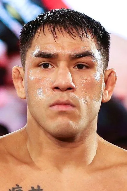 Emmanuel Sanchez interpretando a Emmanuel Sanchez