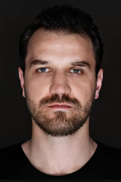 Emrah Girgin — personaje: Jasminko