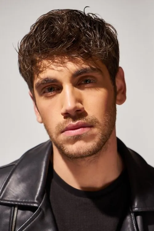 Emre Bey — personaje: Orhan Bey