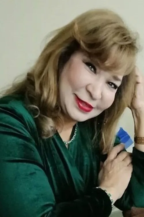 Enayat Saleh interpretando a 