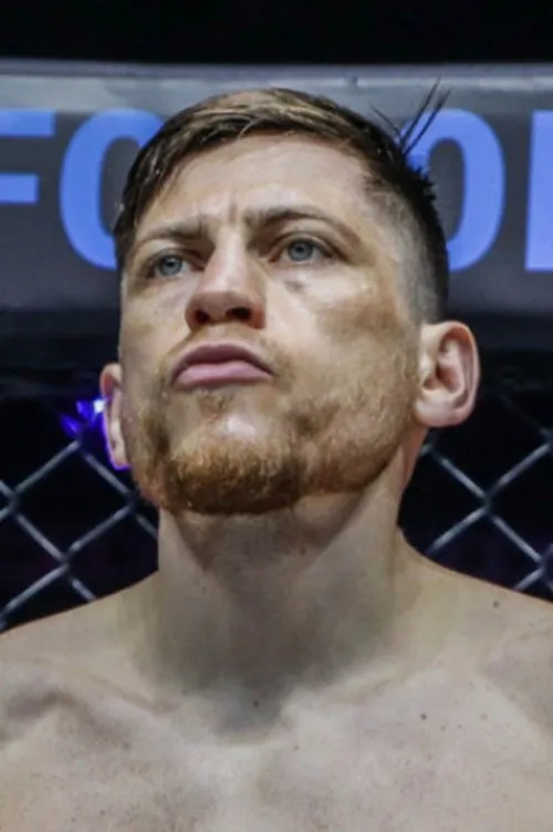 Enriko Kehl interpretando a Self