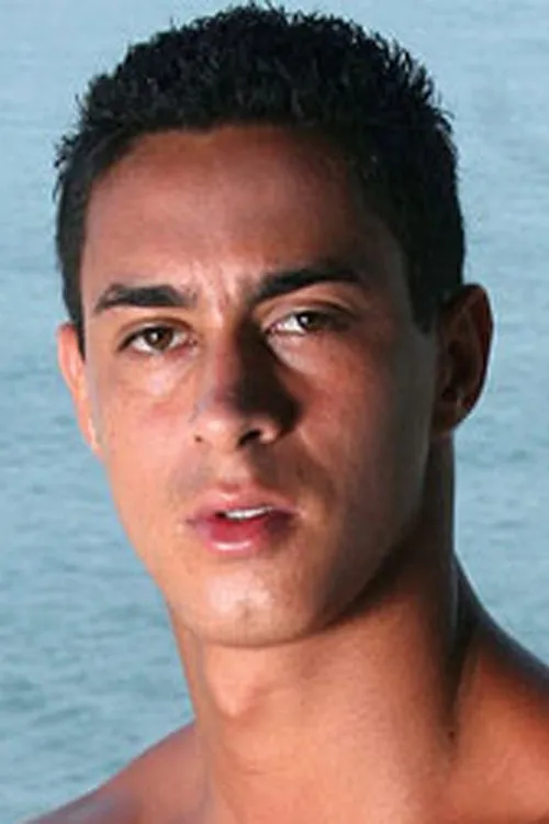 Enrique Fonseca interpretando a 