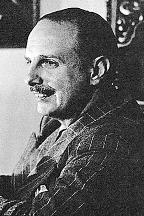 Enrique Herrera interpretando a Licenciado Florentino Carrascosa