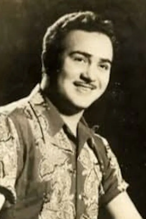 Enrique King interpretando a 