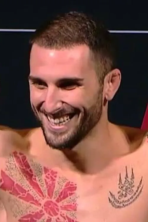 Enrique Marin interpretando a Self