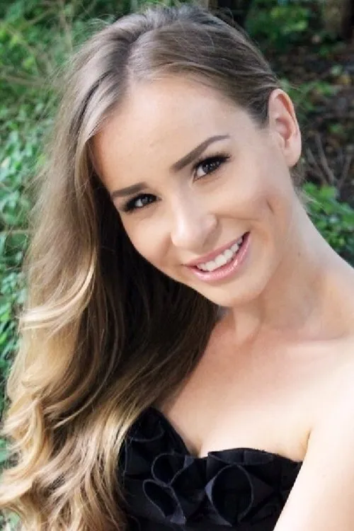 Enya Maria Tames interpretando a 