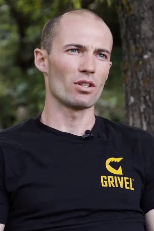 Enzo Oddo interpretando a Enzo Oddo