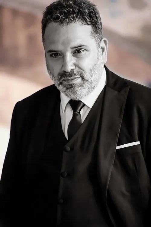 Enzo Paci interpretando a Mago Altanus