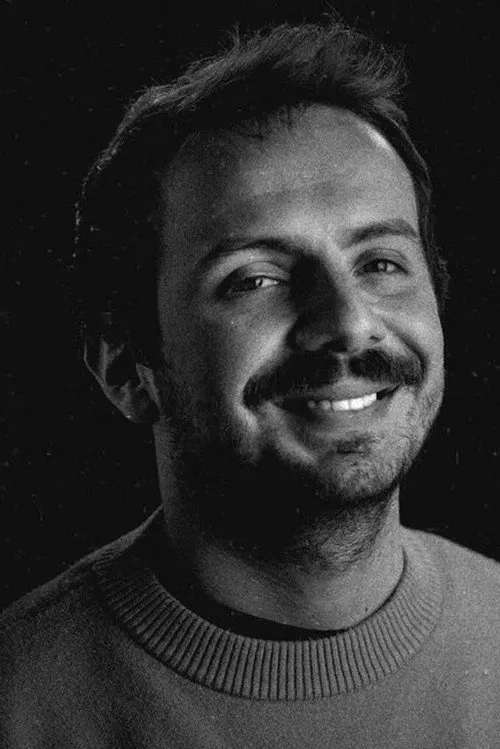 Eray Karadeniz interpretando a Eray