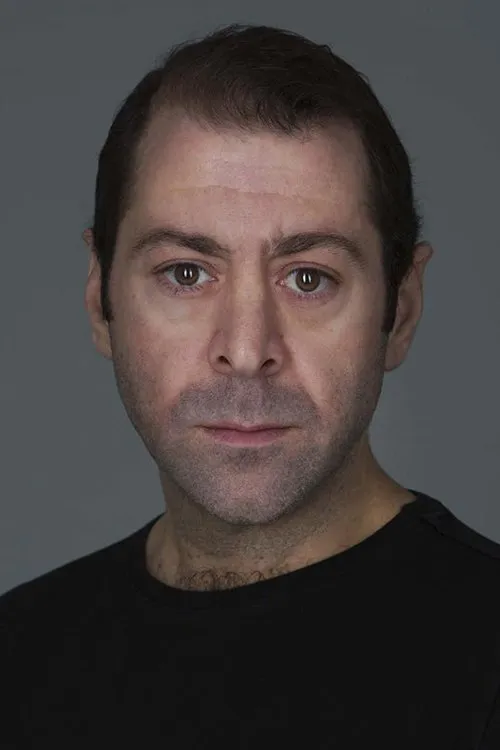 Erdem Akakçe — personaje: Nihat