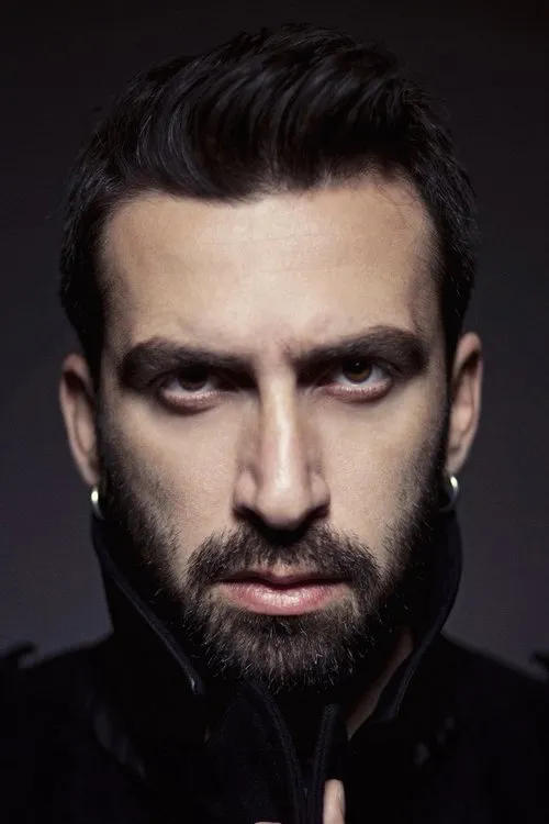 Erdem Yener interpretando a Celal