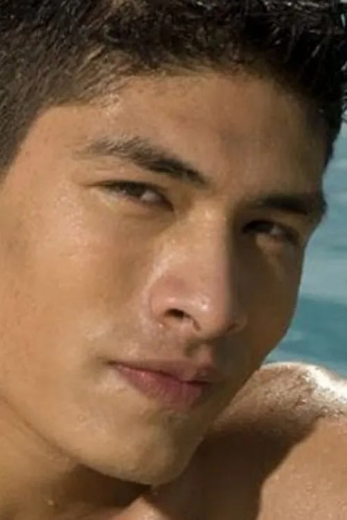 Erik ha trabajado con Erec Estrada en 3 ocasiones