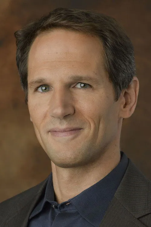 Eric Coleman interpretando a Self