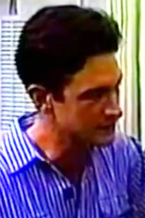 Eric DiGiorgio interpretando a 