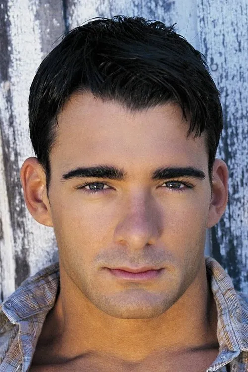 Eric Hanson interpretando a 