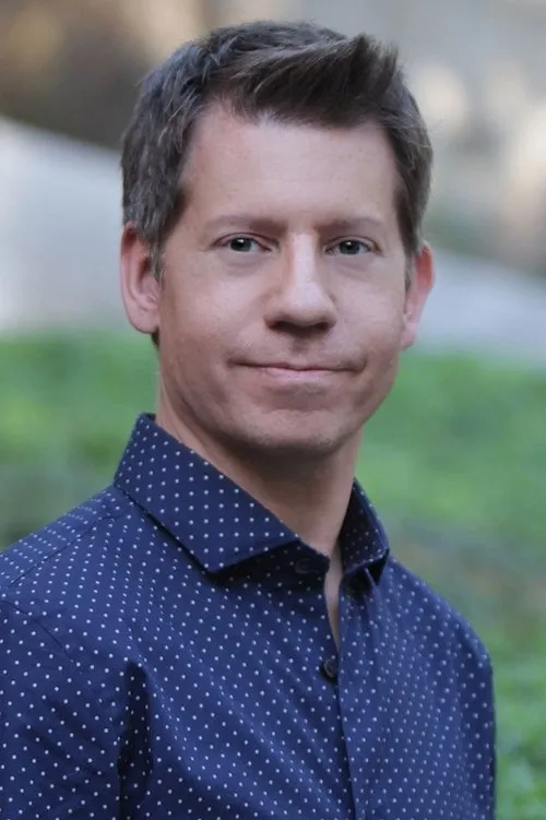 Eric Jacobson interpretando a Bert / Grover /  Oscar / Guy Smiley